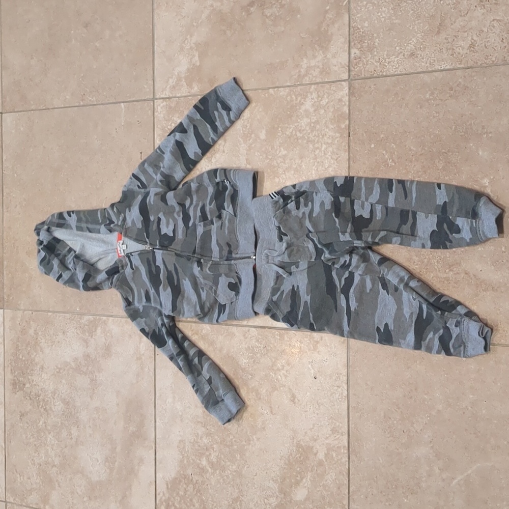 Soft and Cute SPLENDID Camo Hoodie and Sweatpants- 4T